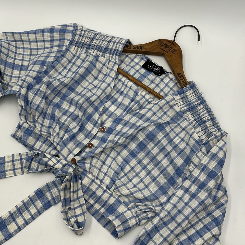 NWT Cider Blue and White Plaid Tie Top
Composition: 90% cotton 10% linen